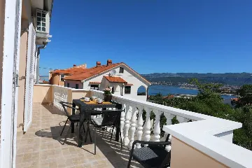 Sea-View Apartment for 4 in Silo, Krk