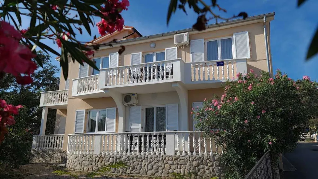 Sea-View Apartment for 4 in Silo, Krk