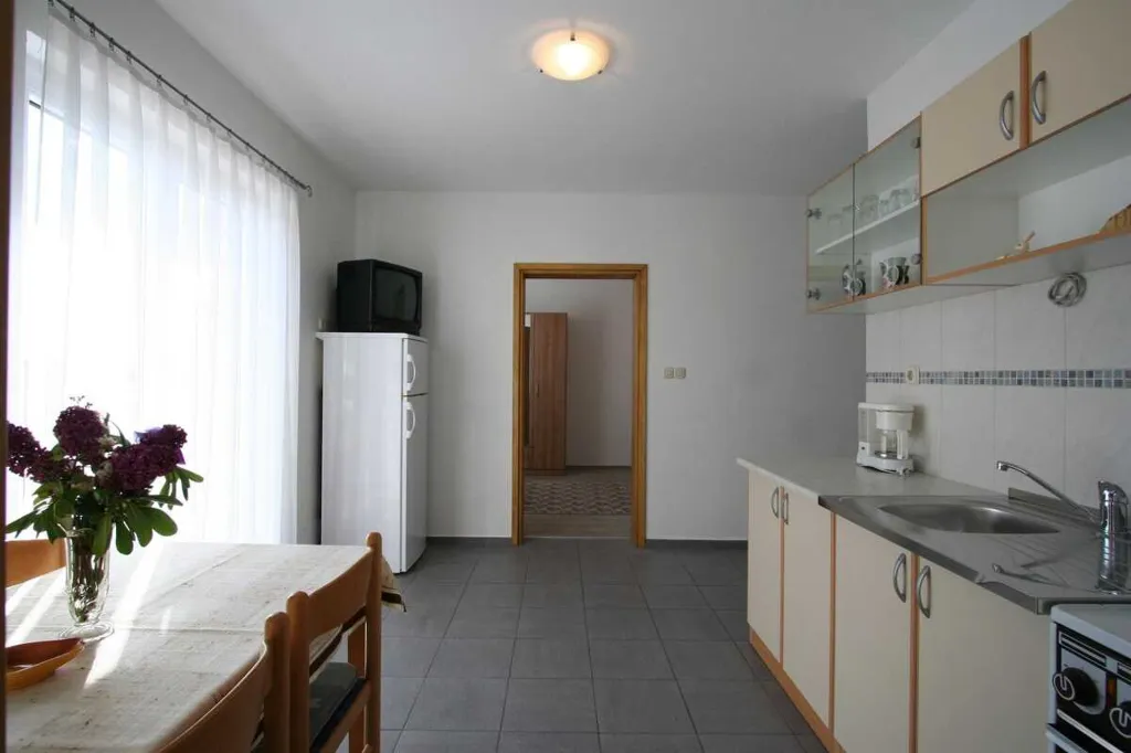 Sea-View Apartment for 4 in Silo, Krk
