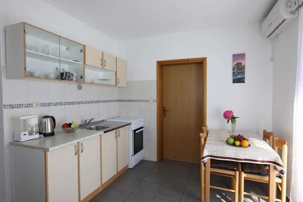 Sea-View Apartment for 4 in Silo, Krk