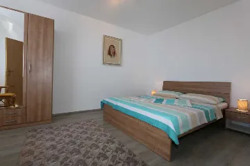 Sea-View Apartment for 4 in Silo, Krk