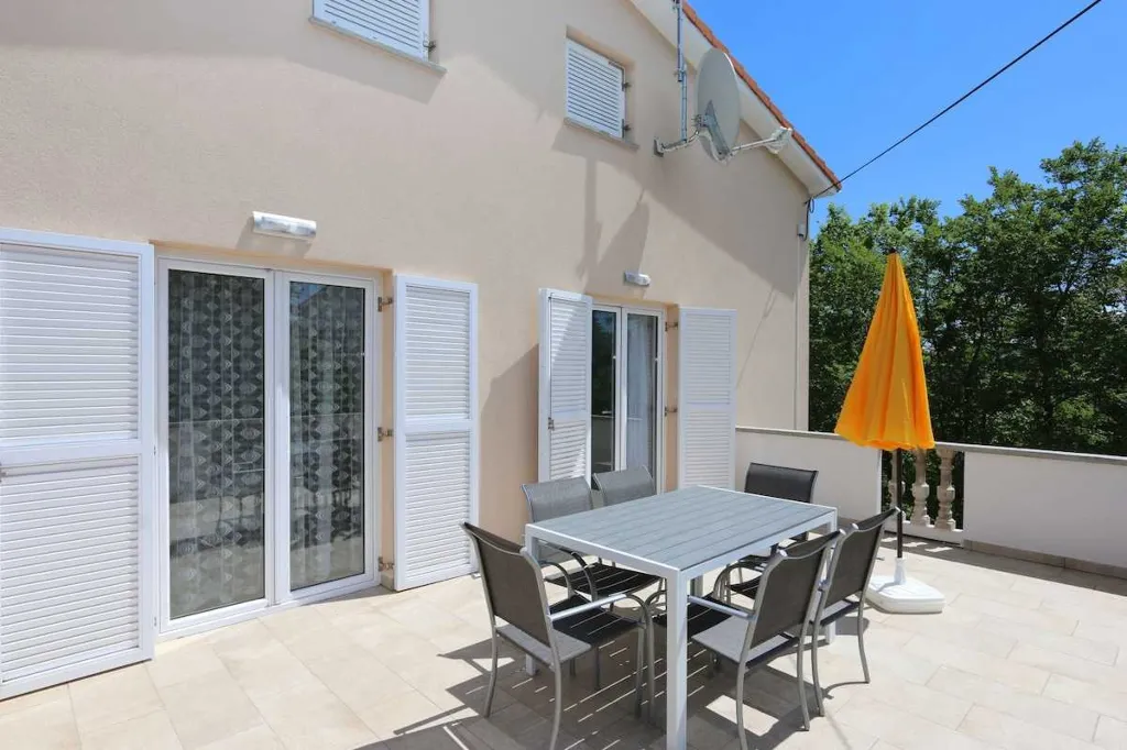 Apartment in Silo (Island Krk) for 4 Guests