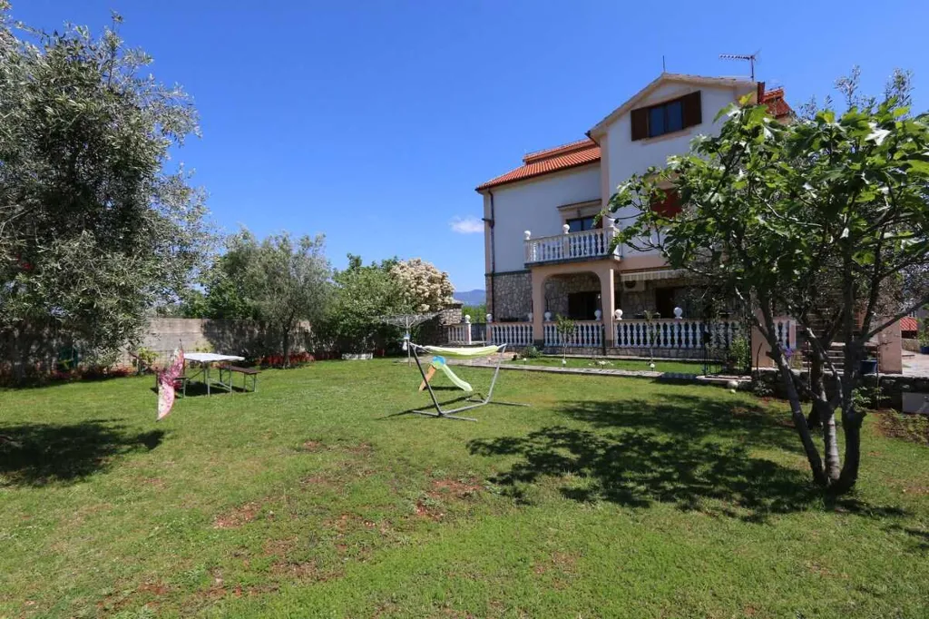 Silo (Krk) Apartment for Up to 4 Guests