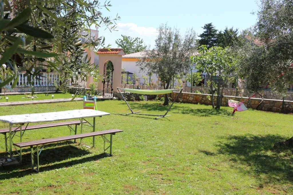 Silo (Krk) Apartment for Up to 4 Guests