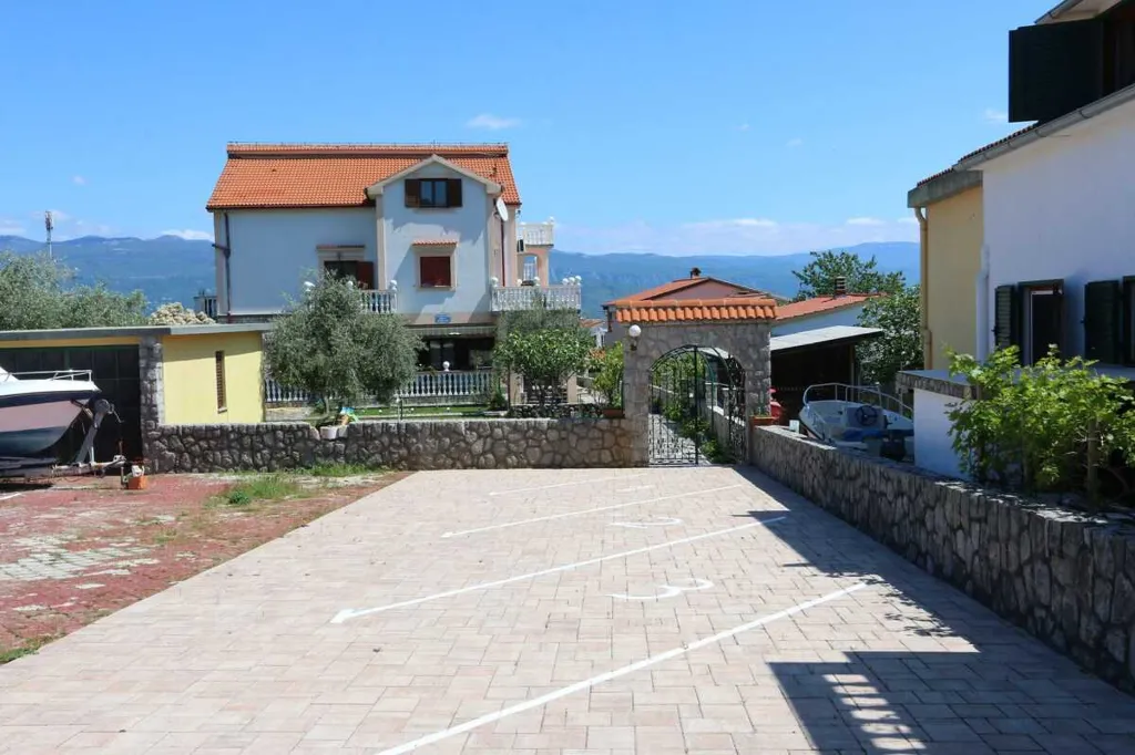 Silo (Krk) Apartment for Up to 4 Guests