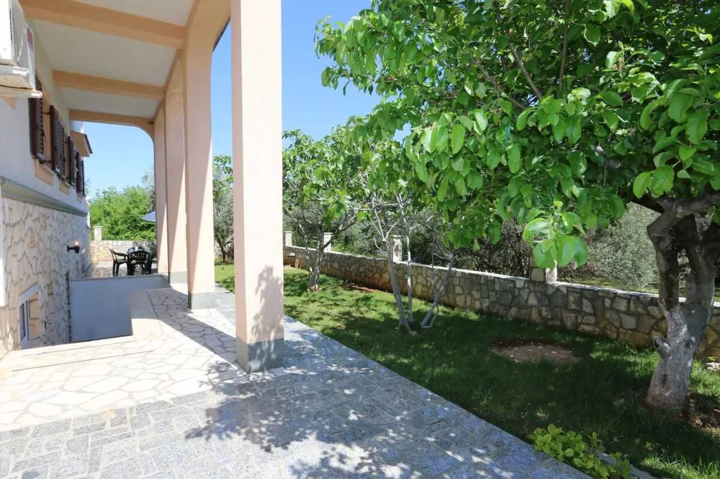 Silo (Krk) Apartment for Up to 4 Guests