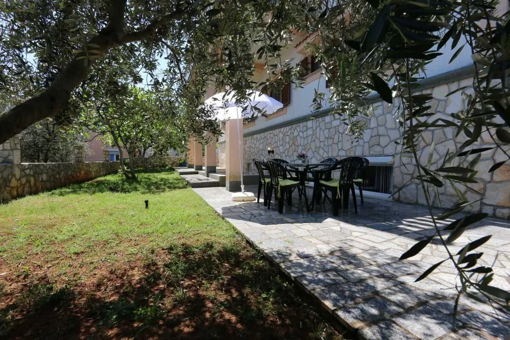 Silo (Krk) Apartment for Up to 4 Guests