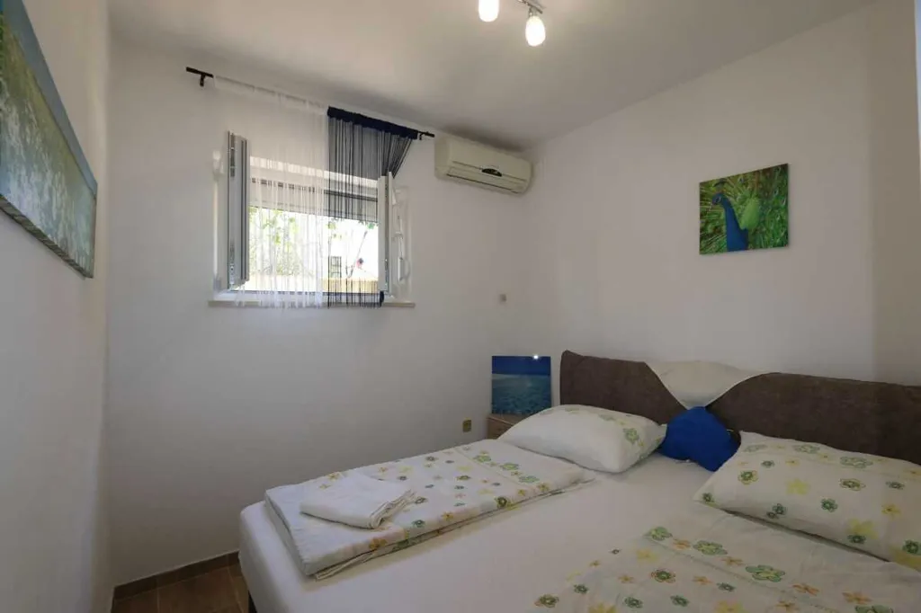 Silo (Krk) Apartment for Up to 4 Guests