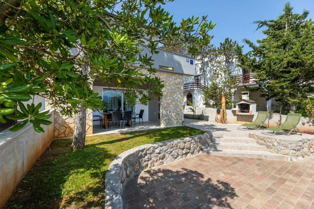 4-Bedroom Apartment in Silo (Krk Island)