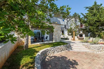 4-Bedroom Apartment in Silo (Krk Island)