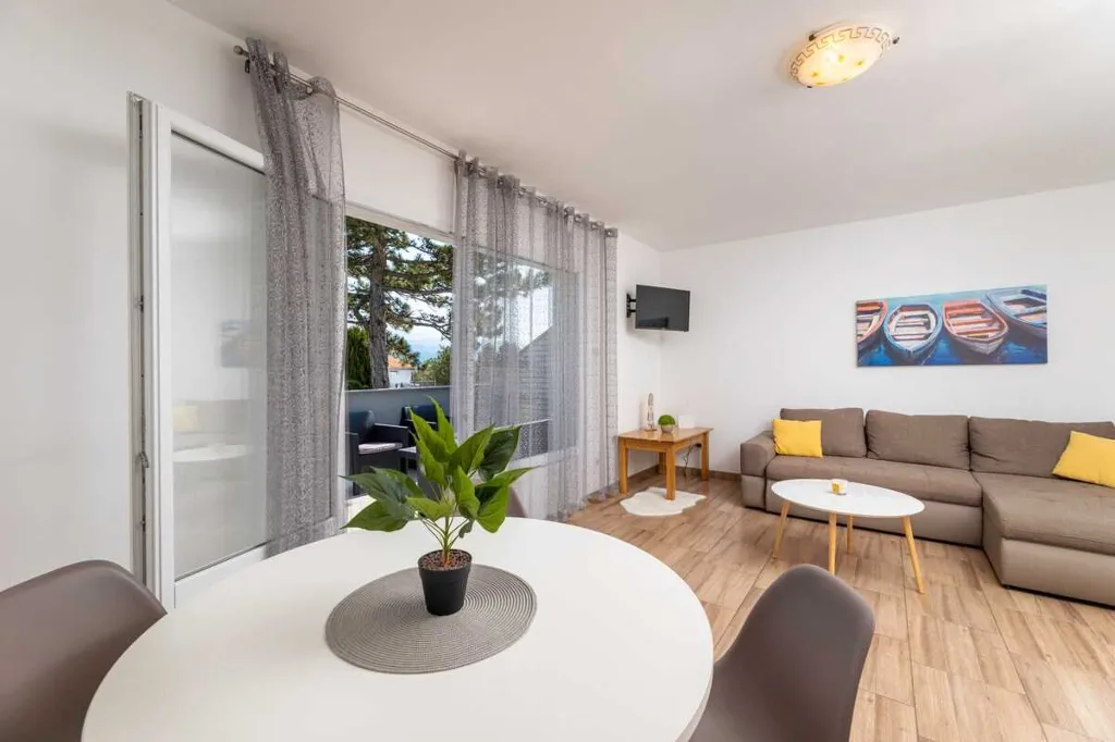4-Bedroom Apartment in Silo (Krk Island)