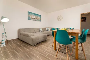 4-Bedroom Apartment in Silo (Krk Island)