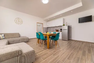4-Bedroom Apartment in Silo (Krk Island)