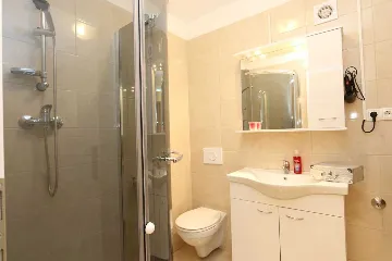 2-Bedroom Apartment in Šilo with Balcony for 4