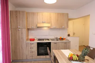 2-Bedroom Apartment in Šilo with Balcony for 4