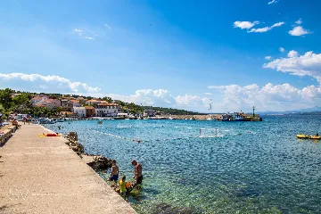 1-Bedroom Apartment in Šilo for Up to 4 Guests