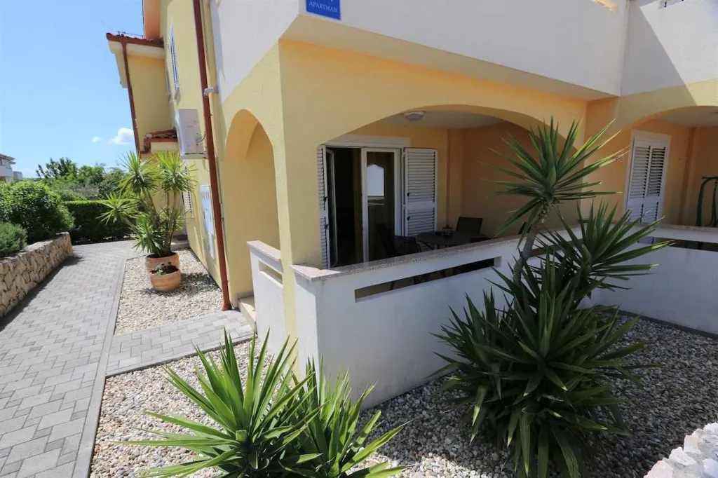 1-Bedroom Apartment in Klimno, Krk for Up to 4
