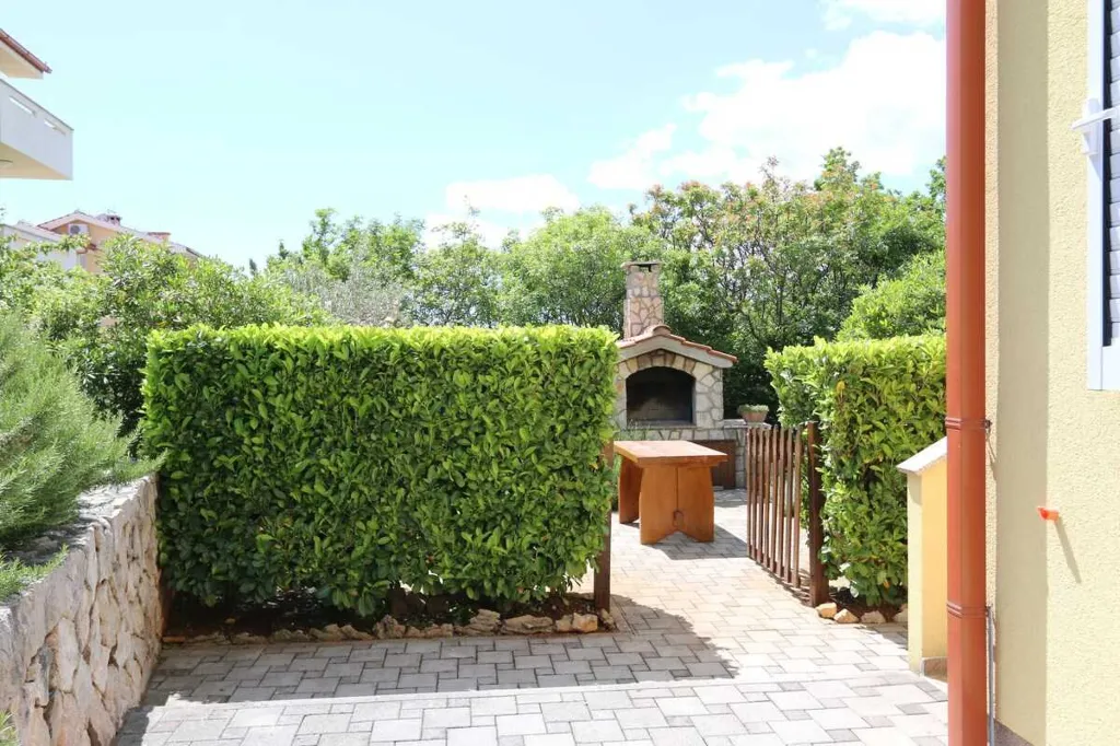 1-Bedroom Apartment in Klimno, Krk for Up to 4
