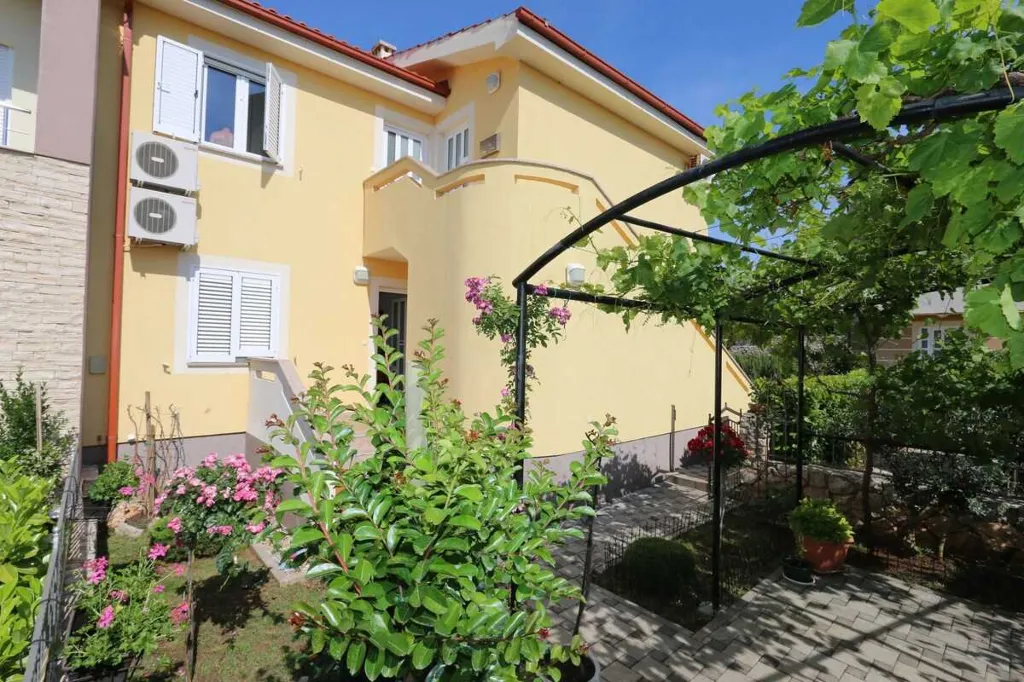 1-Bedroom Apartment in Klimno, Krk for Up to 4