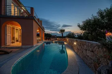 4-Bedroom House for 10 Guests in Županje