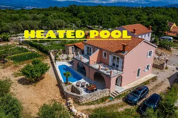 4-Bedroom House for 10 Guests in Županje