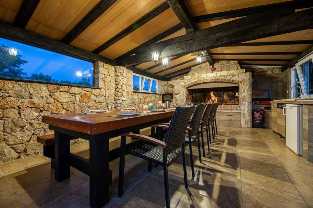 4-Bedroom House for 10 Guests in Županje