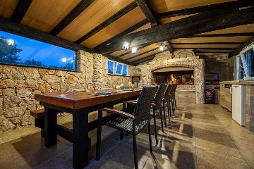 4-Bedroom House for 10 Guests in Županje