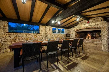 4-Bedroom House for 10 Guests in Županje