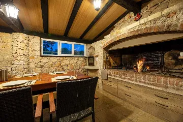 4-Bedroom House for 10 Guests in Županje