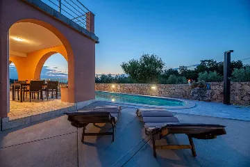 4-Bedroom House for 10 Guests in Županje