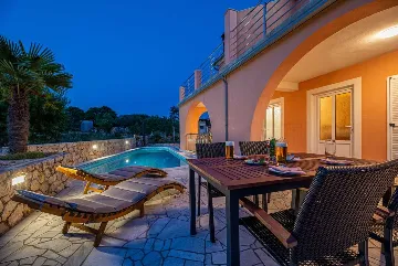 4-Bedroom House for 10 Guests in Županje