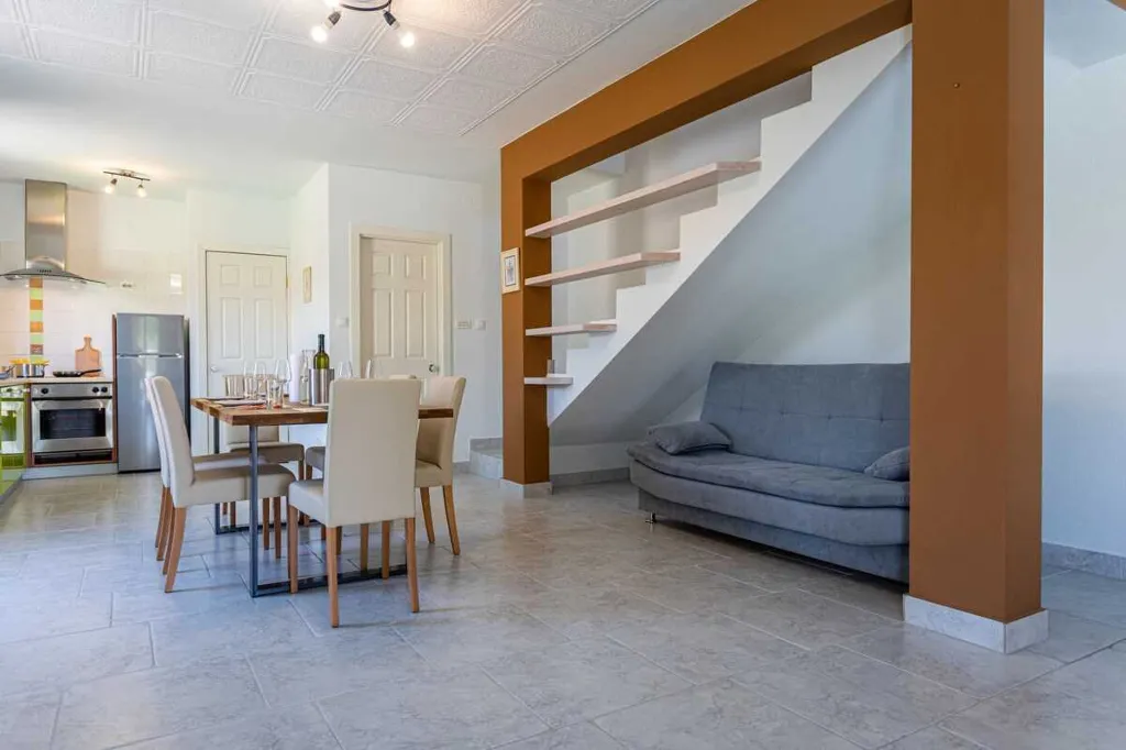 4-Bedroom House for 10 Guests in Županje