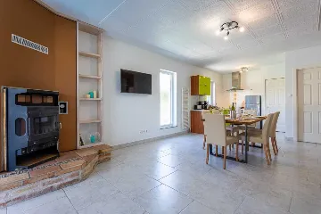 4-Bedroom House for 10 Guests in Županje