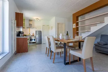4-Bedroom House for 10 Guests in Županje