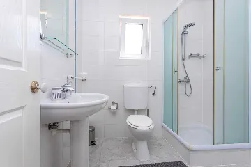 4-Bedroom House for 10 Guests in Županje