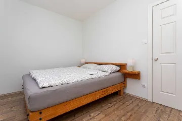 4-Bedroom House for 10 Guests in Županje