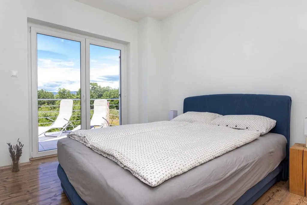 4-Bedroom House for 10 Guests in Županje