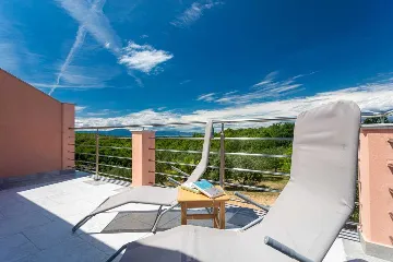 4-Bedroom House for 10 Guests in Županje