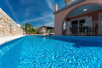 4-Bedroom House for 10 Guests in Županje