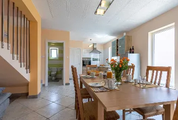 4-Bedroom House for 10 Guests in Županje