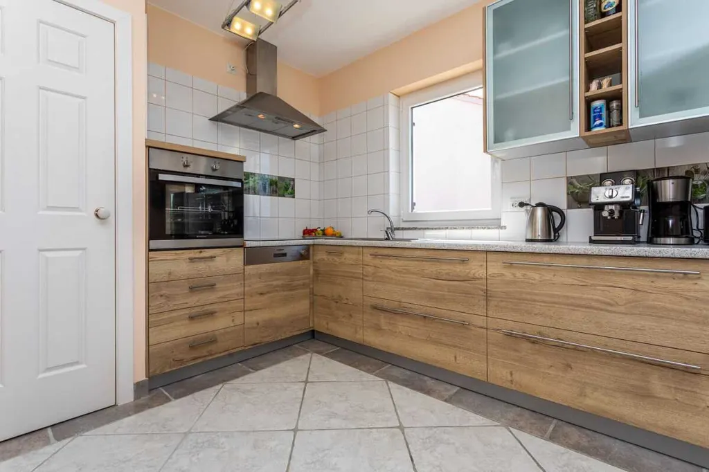 4-Bedroom House for 10 Guests in Županje