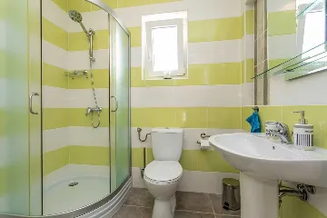 4-Bedroom House for 10 Guests in Županje