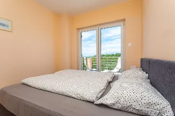 4-Bedroom House for 10 Guests in Županje