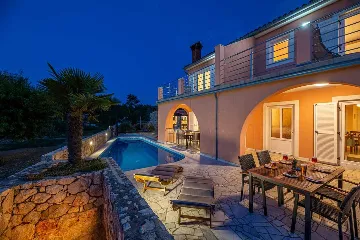 4-Bedroom House for 10 Guests in Županje