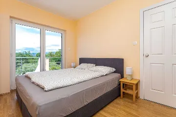 4-Bedroom House for 10 Guests in Županje