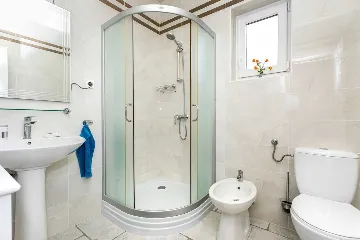 4-Bedroom House for 10 Guests in Županje