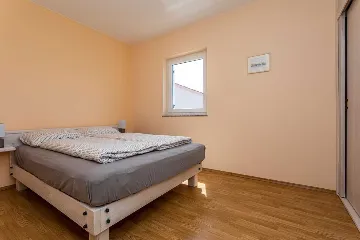 4-Bedroom House for 10 Guests in Županje