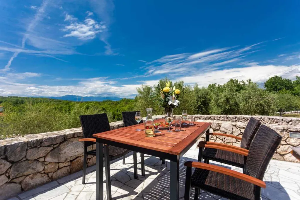 4-Bedroom House for 10 Guests in Županje