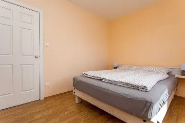 4-Bedroom House for 10 Guests in Županje