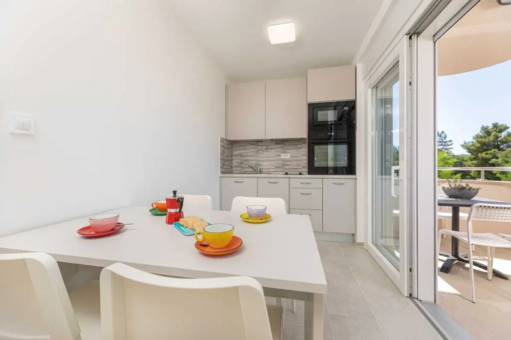 Apartment in Soline for Up to 4 Guests